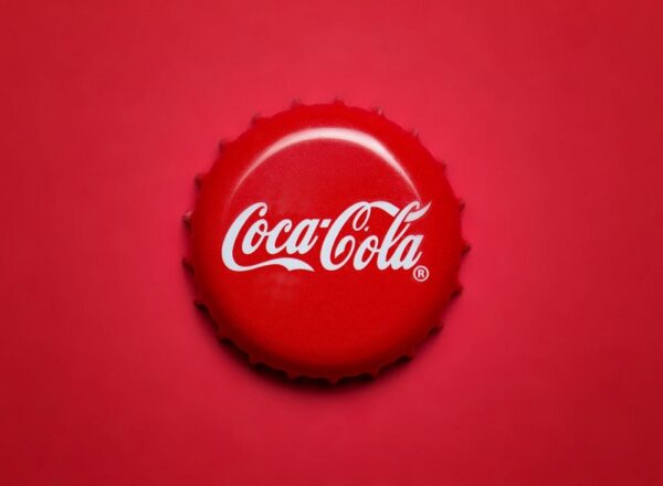 Những logo ở ngành nào nên chọn màu sắc logo đỏ như Coca Cola